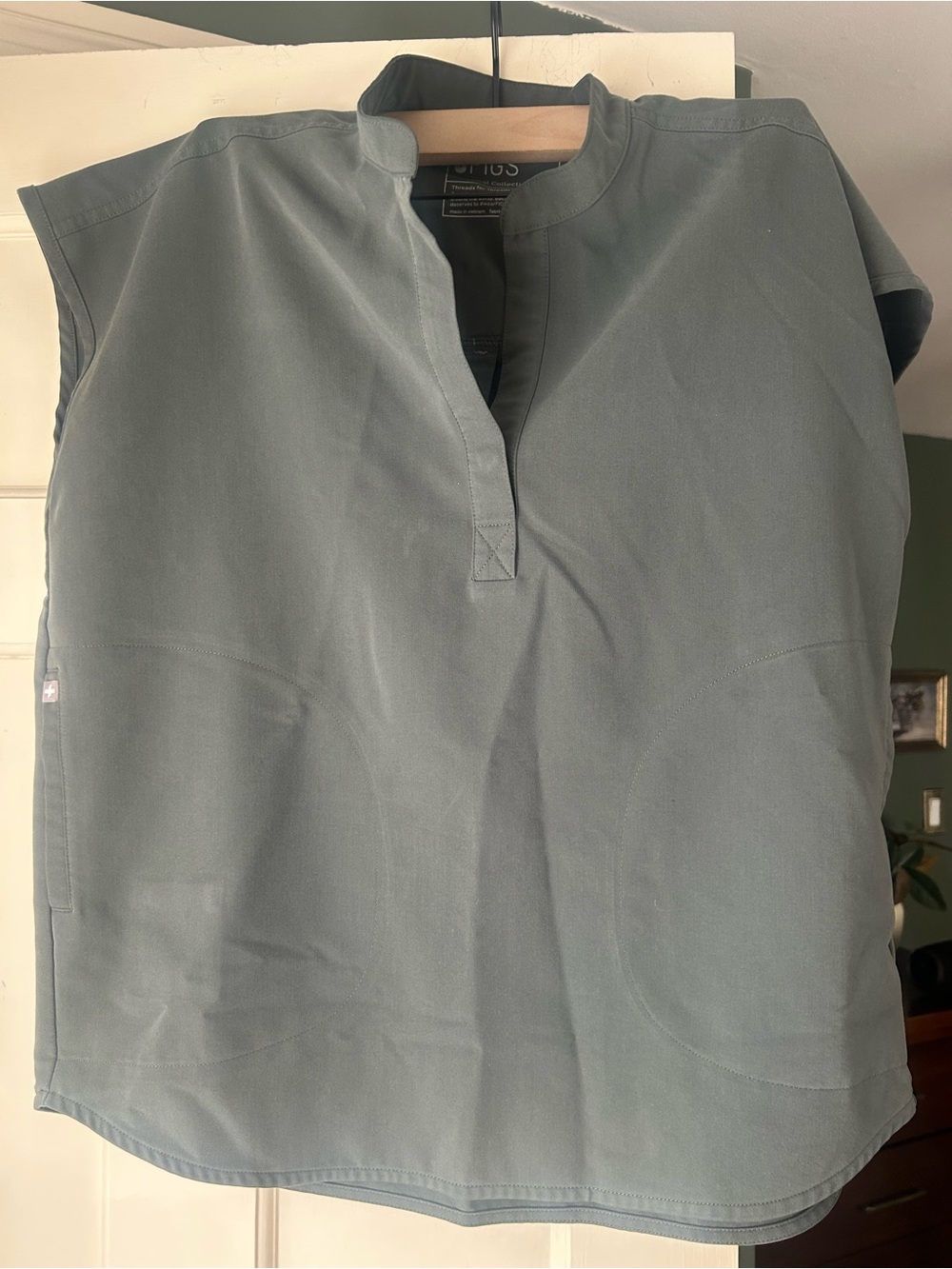Figs scrub top